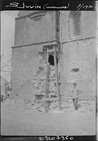 Façade endommagée, partie inférieure