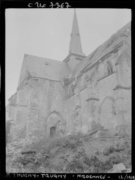 Façade nord endommagée et clocher