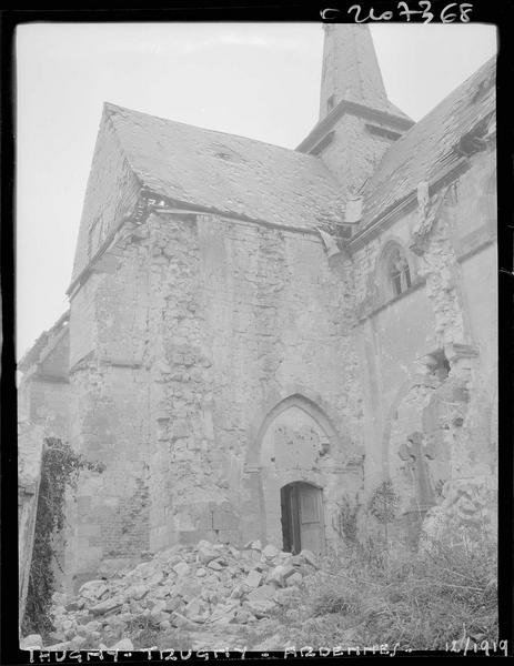 Façade nord endommagée et clocher