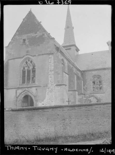 Façade ouest endommagée et clocher