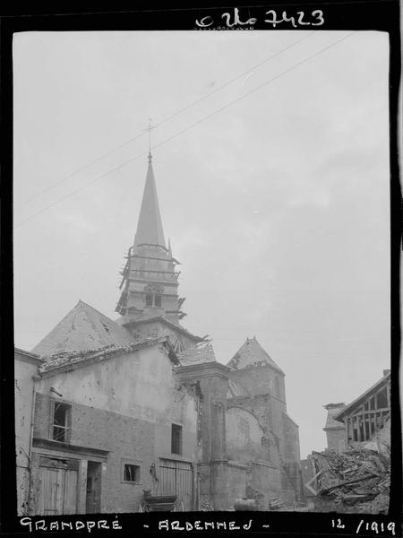 Façade nord endommagée, dommages de guerre