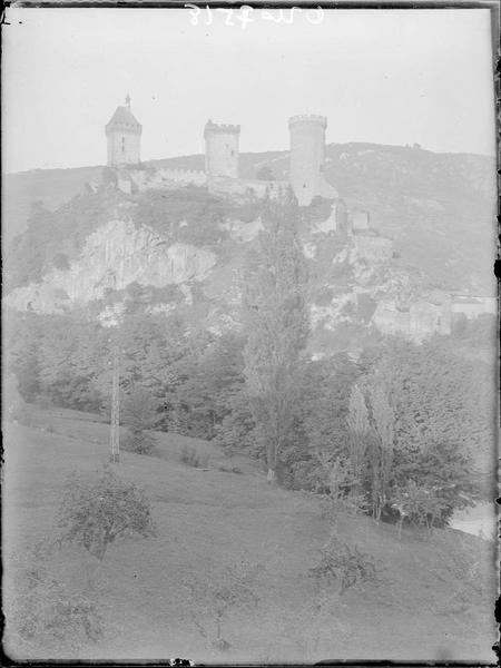 Tours et mur d'enceinte