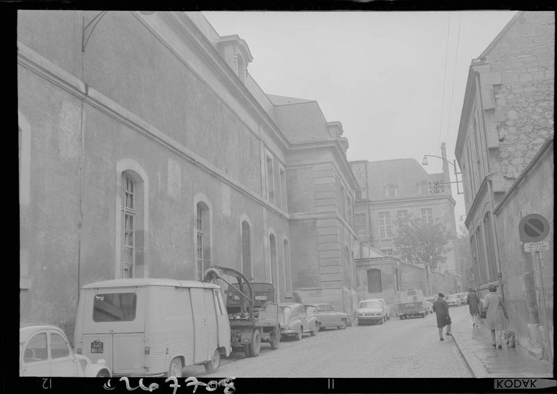 Façade sur rue, automobiles