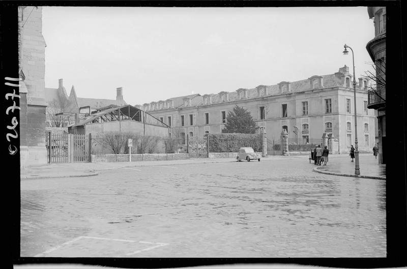 Aile sud depuis la rue