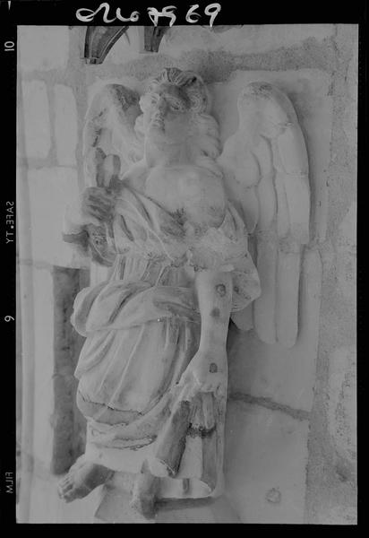 Façade ouest, portail sud : statue d'ange