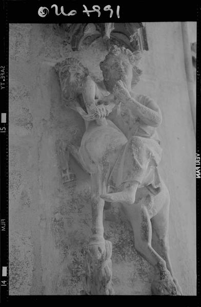 Façade ouest, portail sud : statues