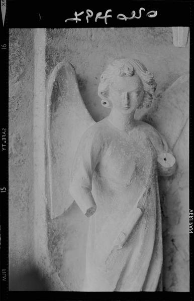 Façade ouest, portail sud : statue d'ange