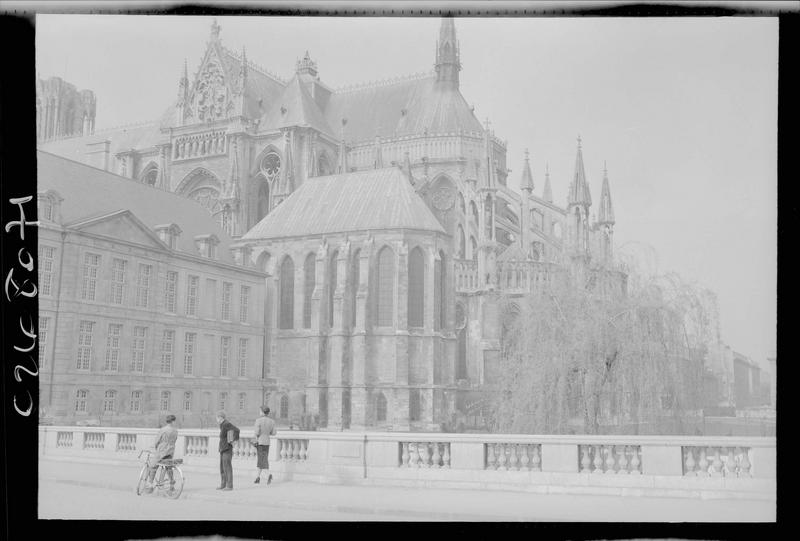 Façade sud, chapelle et façade est de l'archevêché