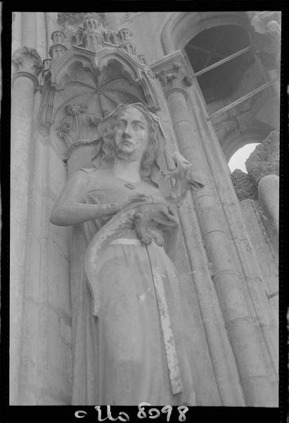 Transept nord : statue d'Eve