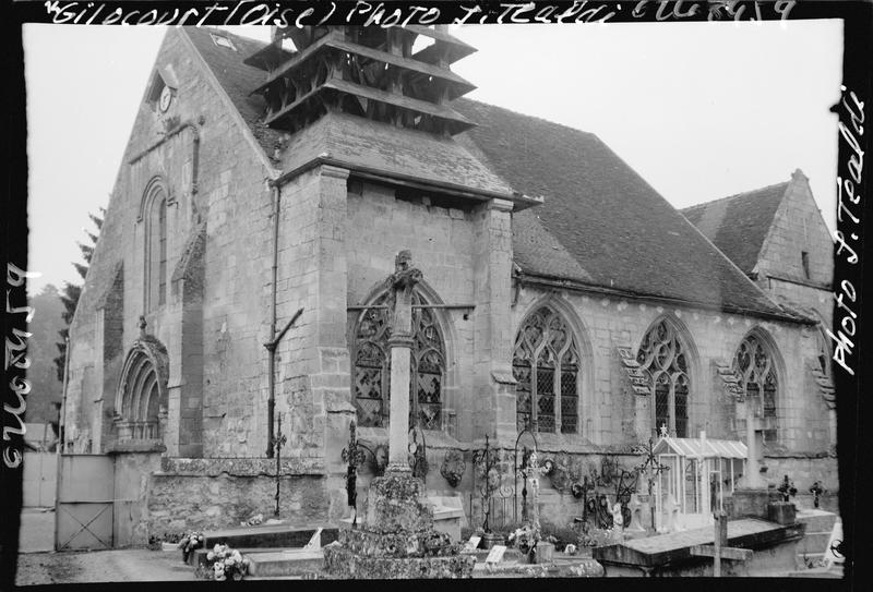 Ensemble sud-ouest, cimetière au premier plan