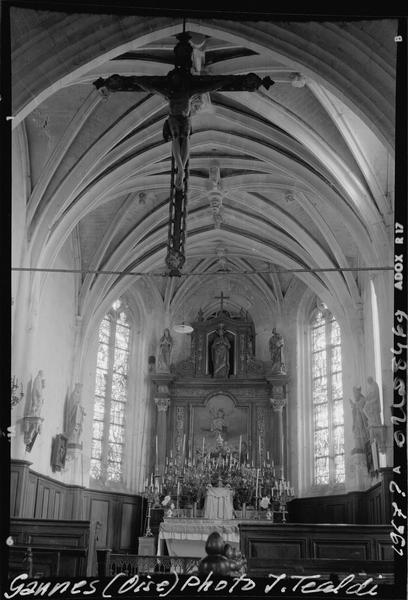 Intérieur : la nef vers le choeur
