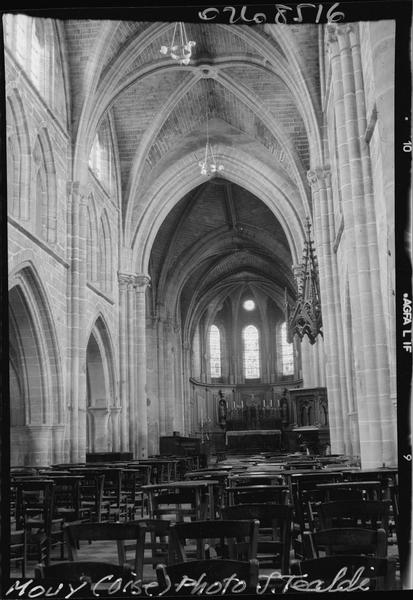 Intérieur : la nef vers le choeur