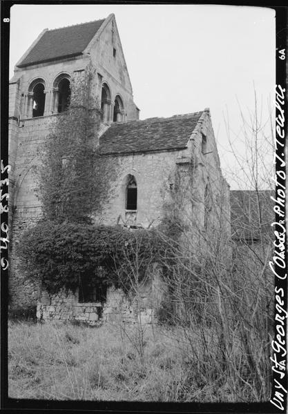 Façade et clocher détériorés