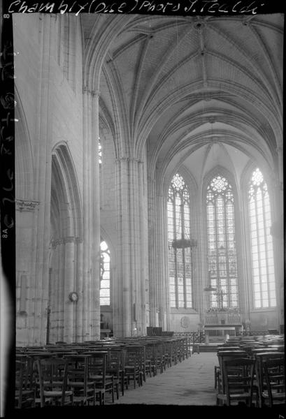 Intérieur : la nef vers le choeur