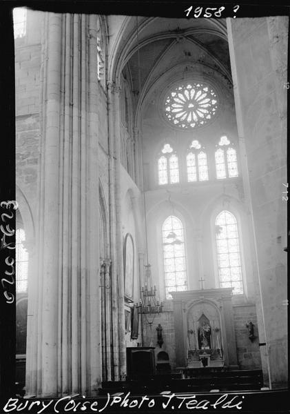 Intérieur : la nef vers le choeur