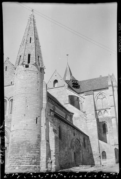 Clocher et détail de la façade sud