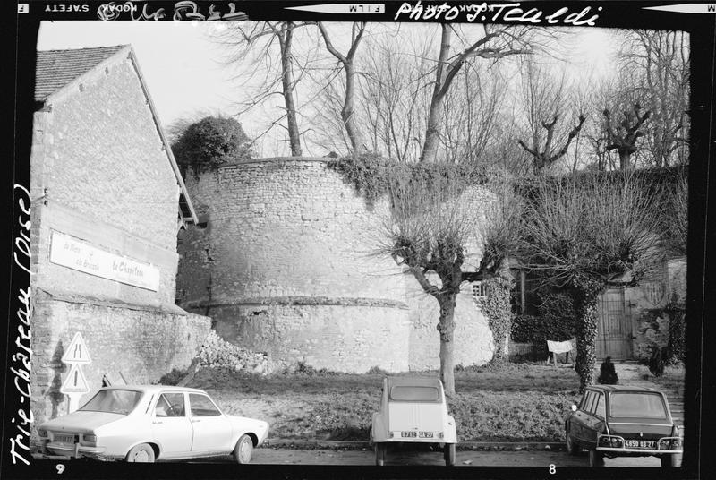 Mur d'enceinte, tour