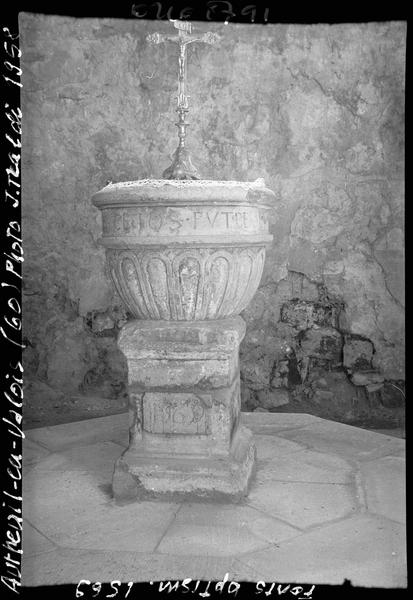 Intérieur : fonts baptismaux