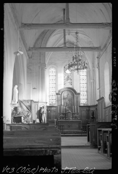 Intérieur : la nef vers le choeur