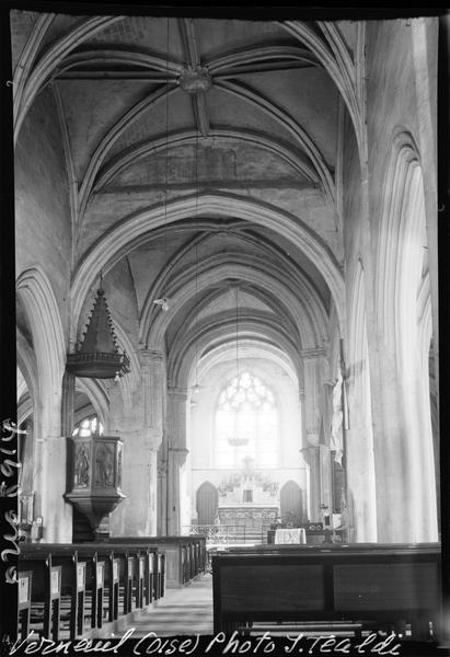 Intérieur : la nef vers le choeur