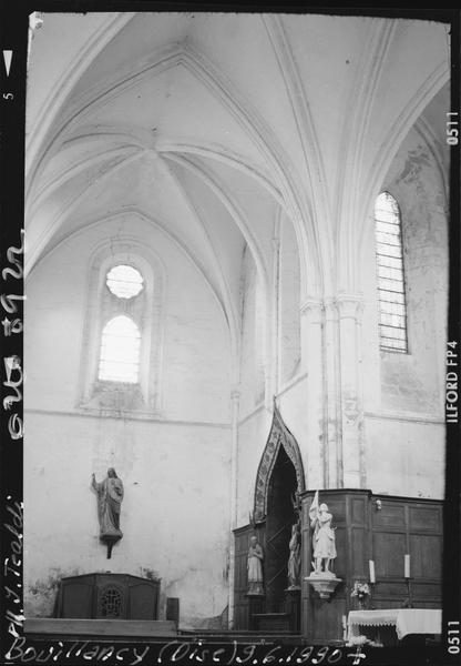 Intérieur : autel d'une chapelle