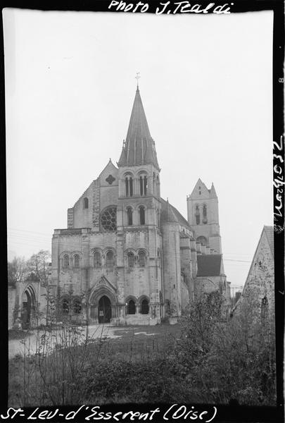 Façade ouest et clocher de l'église abbatiale