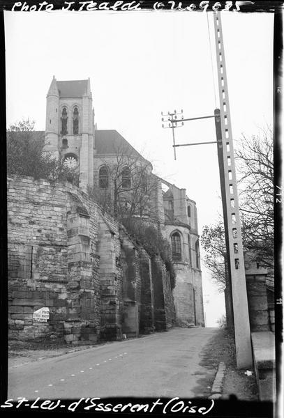 Ensemble est de l'église abbatiale sur rue