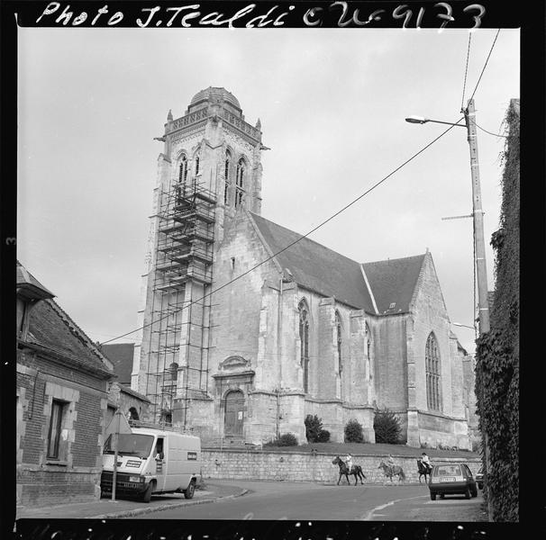 Ensemble sud-ouest et clocher en cours de restauration