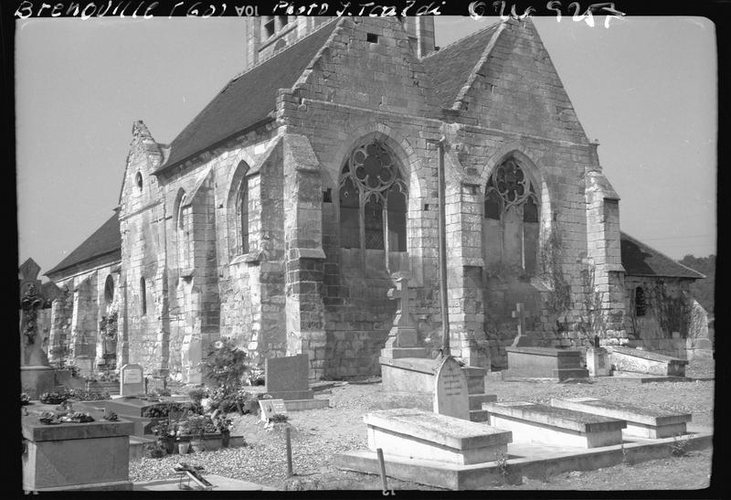 Ensemble sud-est, cimetière au premier plan