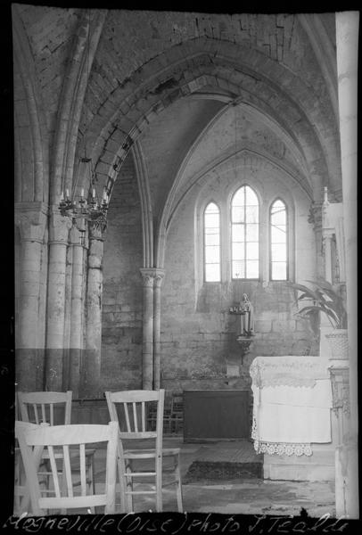 Intérieur : autel d'une chapelle