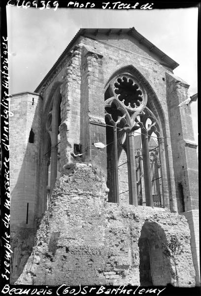 Ruines [exemple du massacre d'une église historique]