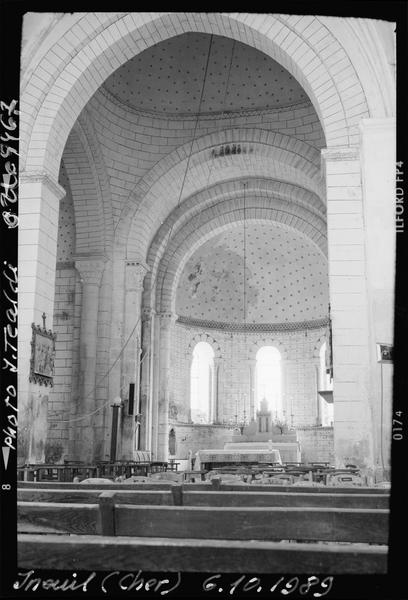 Intérieur : la nef vers le choeur