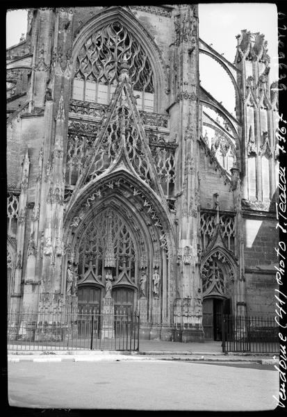 Façade ouest de l'église abbatiale