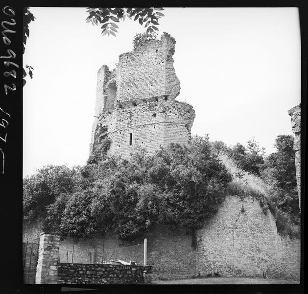 Tour en ruines