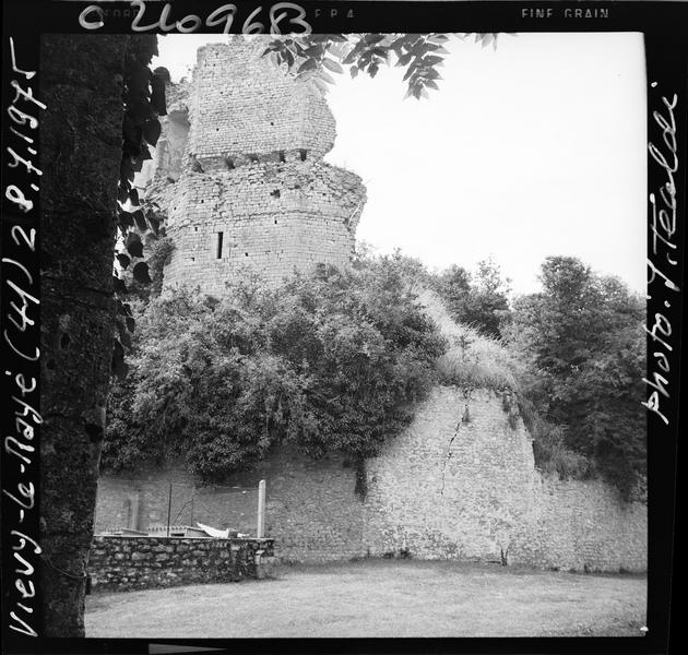 Tour en ruines