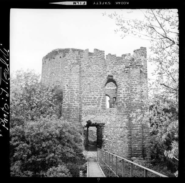 Tour en ruines