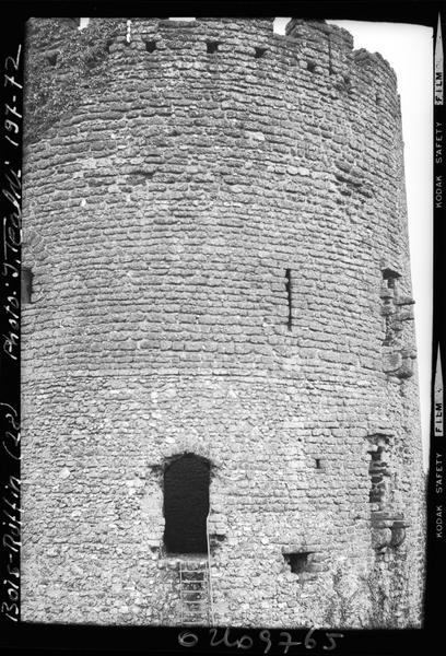 Détail de la tour en ruines