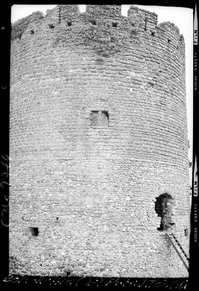 Détail de la tour en ruines