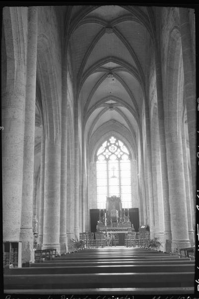 Intérieur : la nef vers le choeur