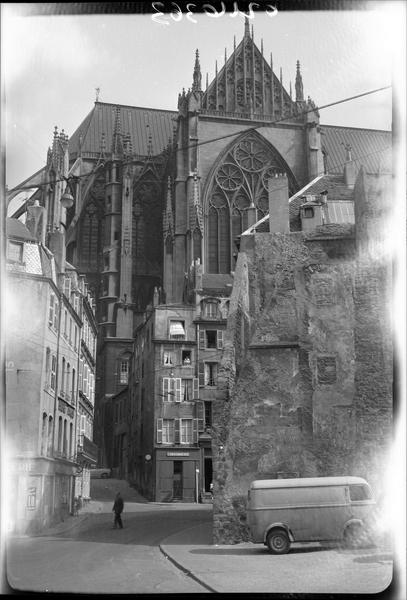 Transept nord depuis une rue