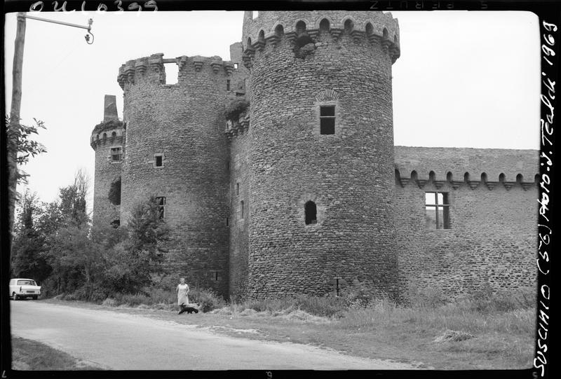 Tour d'angle nord-est