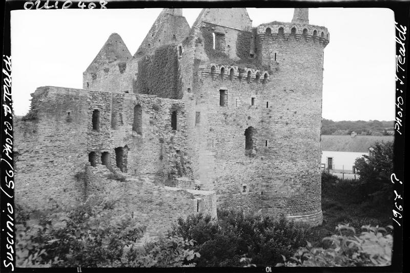 Mur d'enceinte et tours