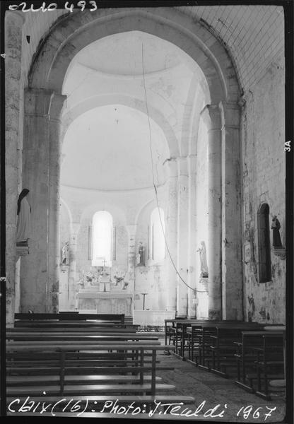 Intérieur : la nef vers le choeur