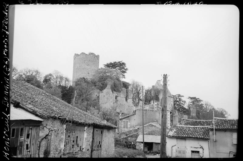 Ensemble des ruines depuis des maisons