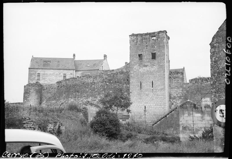 Ensemble du château, tour