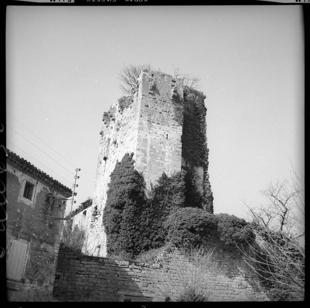 Tour en ruines