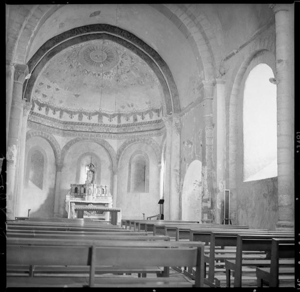 Intérieur : la nef vers le choeur