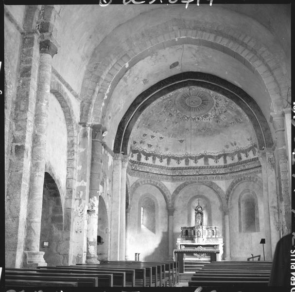 Intérieur : la nef vers le choeur