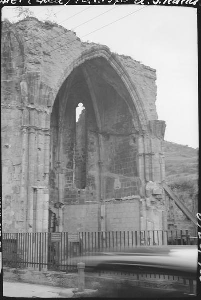 Porte en ruines