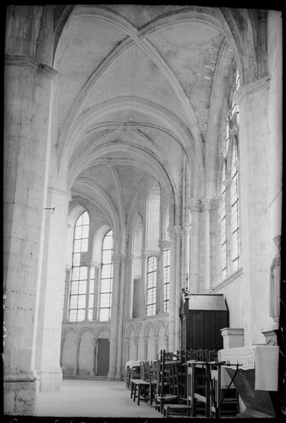 Eglise, intérieur : déambulatoire